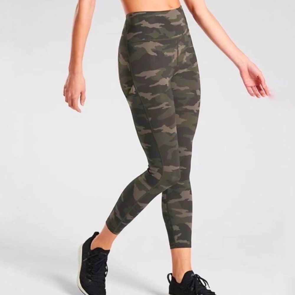 Athleta High Rise Camo 7/8 Stash Pocket Tight Leggings